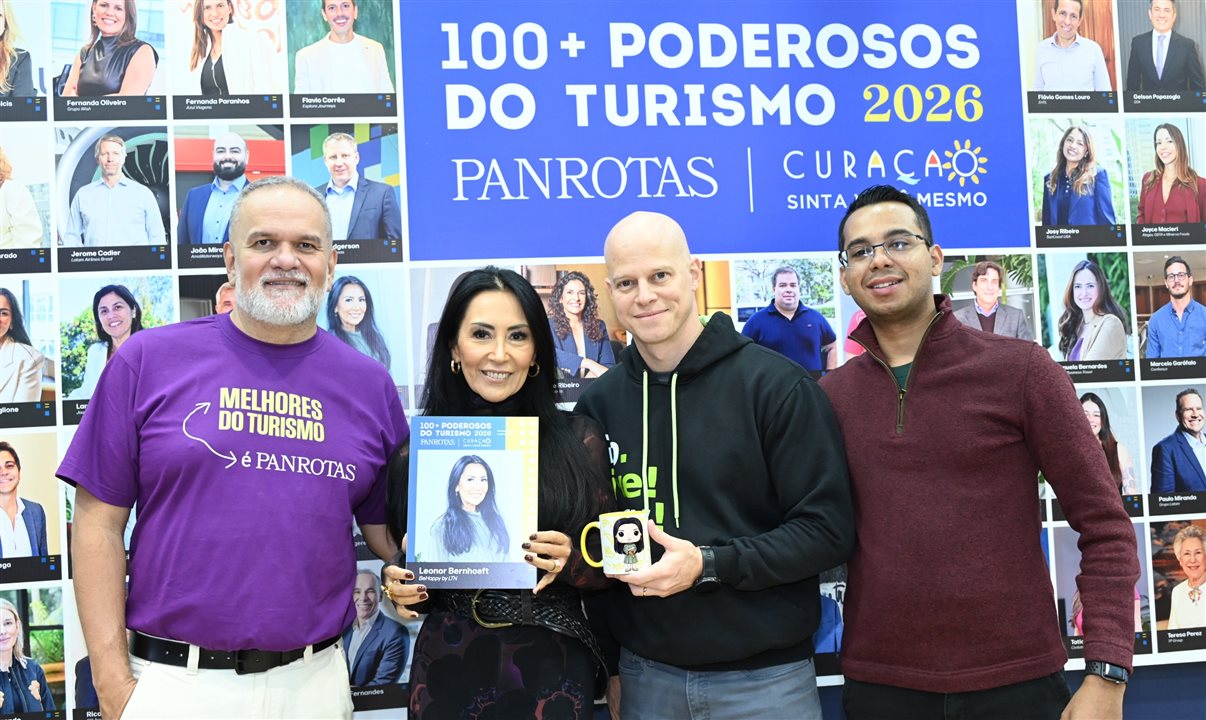 Leonor Bernhoeft, da LTN Brasil, entre Artur Luiz Andrade, José Guilherme Alcorta e João Santana, da PANROTAS