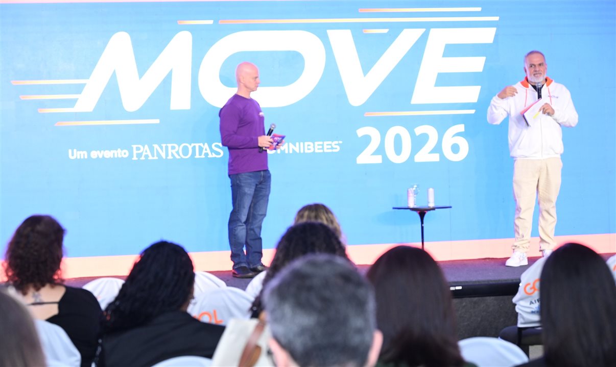 José Guilherme Alcorta e Artur Luiz Andrade, da PANROTAS, no palco do MOVE 2026