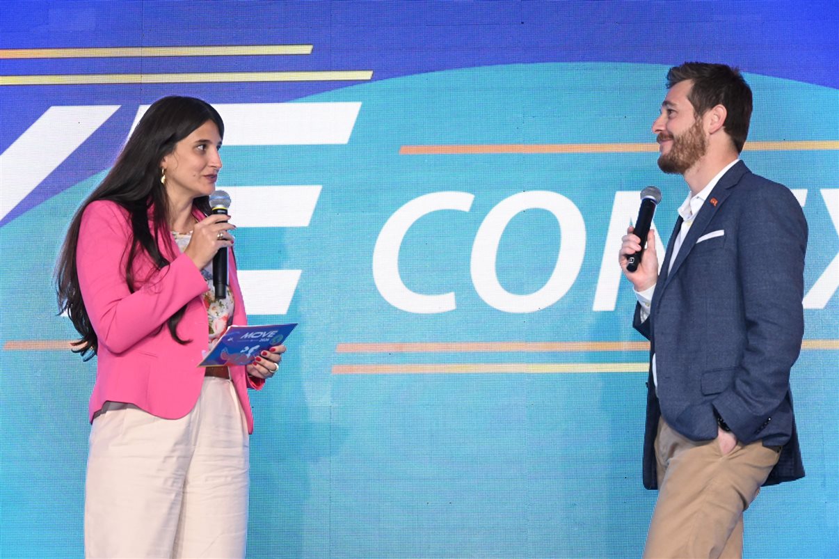 Carolina Ferreira, da ArcelorMittal, e Danillo Barbizan, da Gol