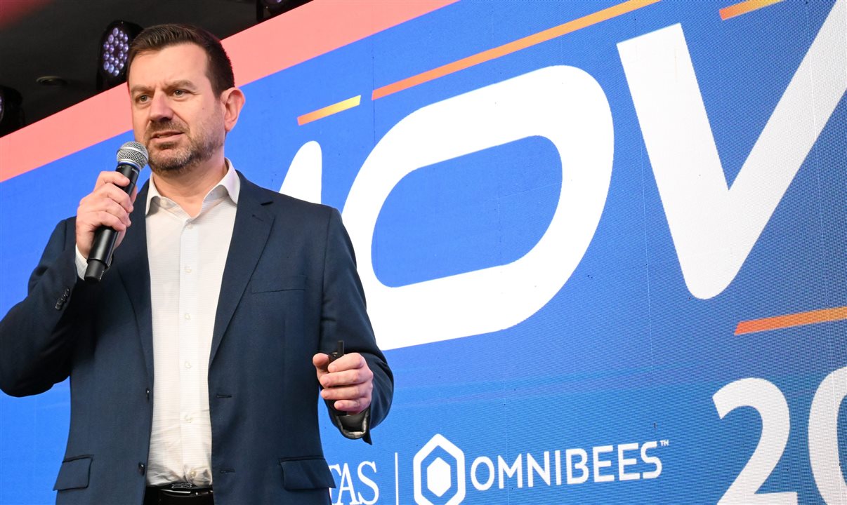 Fabiano Grottoli, da Mastercard, no palco do MOVE