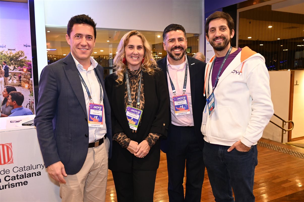 Jordi Sole, do Turismo da Catalunha, com Marina Colunga e Raphael de Lucca, da Iberia, e Flavio de Sica, da PANROTAS