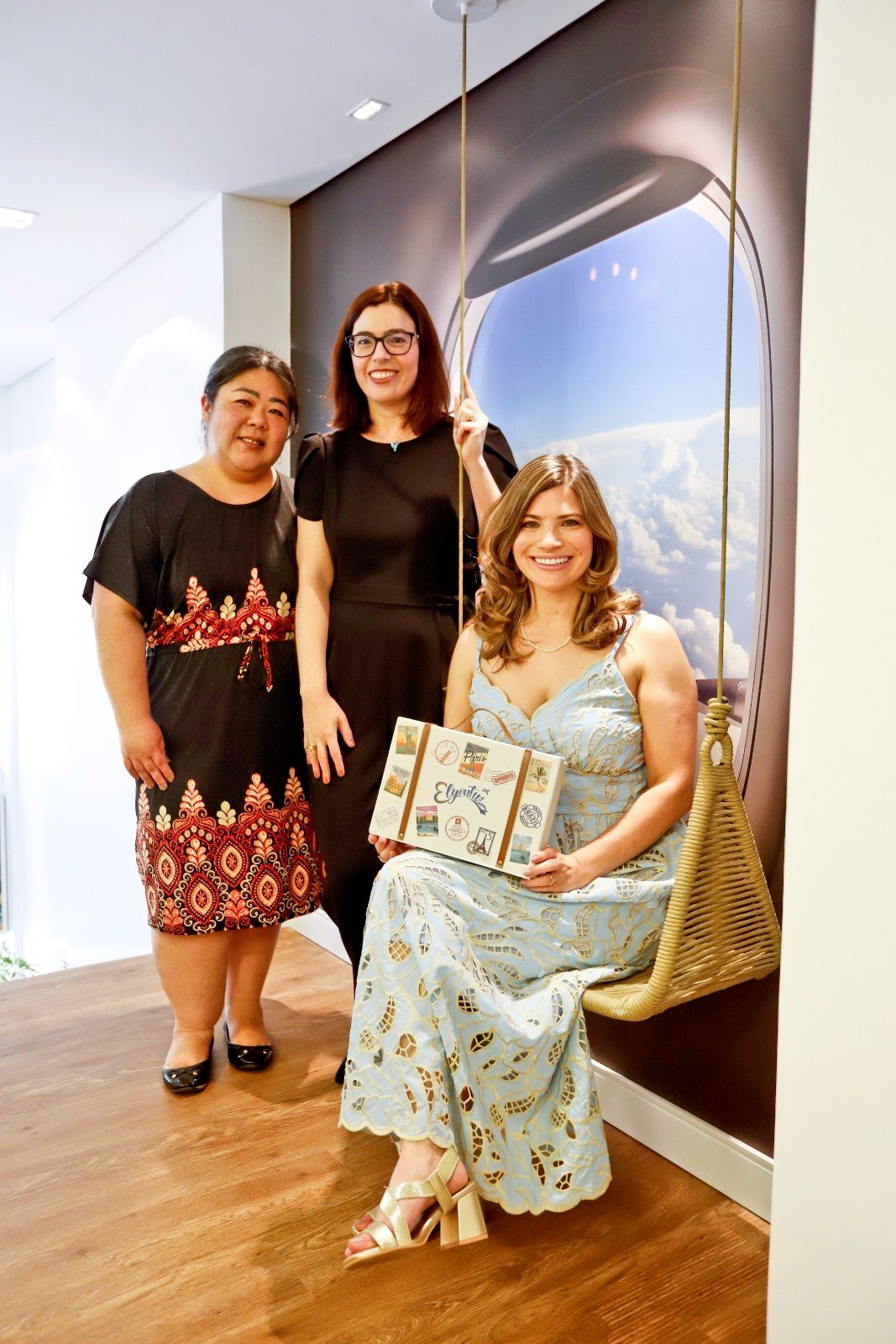 Suzannne, à direita, com Melissa Yuki Onishi e Danielle Sommer