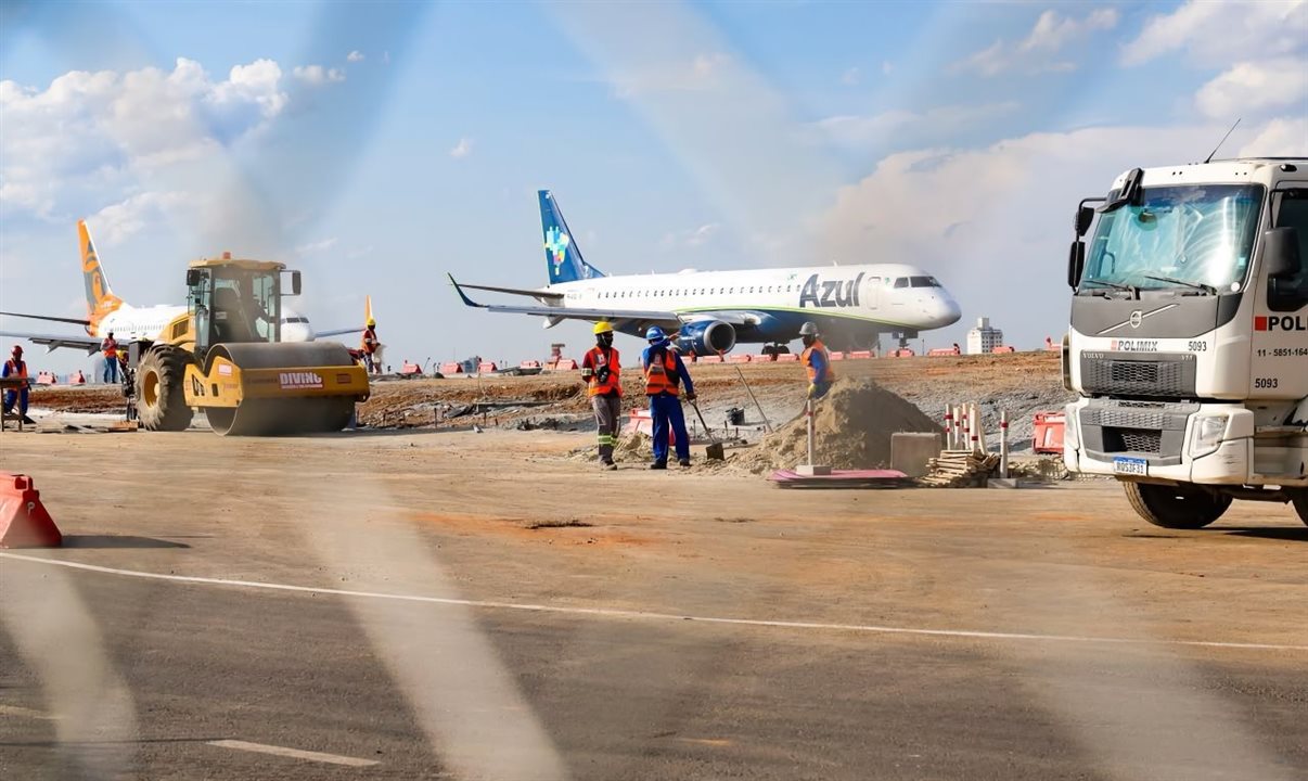 Obras ocorrem com o aeroporto em pleno funcionamento