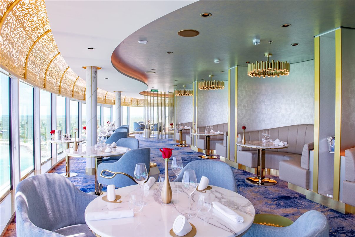 Enchanté, por sua vez, será o restaurante de alta gastronomia do navio, com uma experiência inspirada no universo de “A Bela e a Fera”