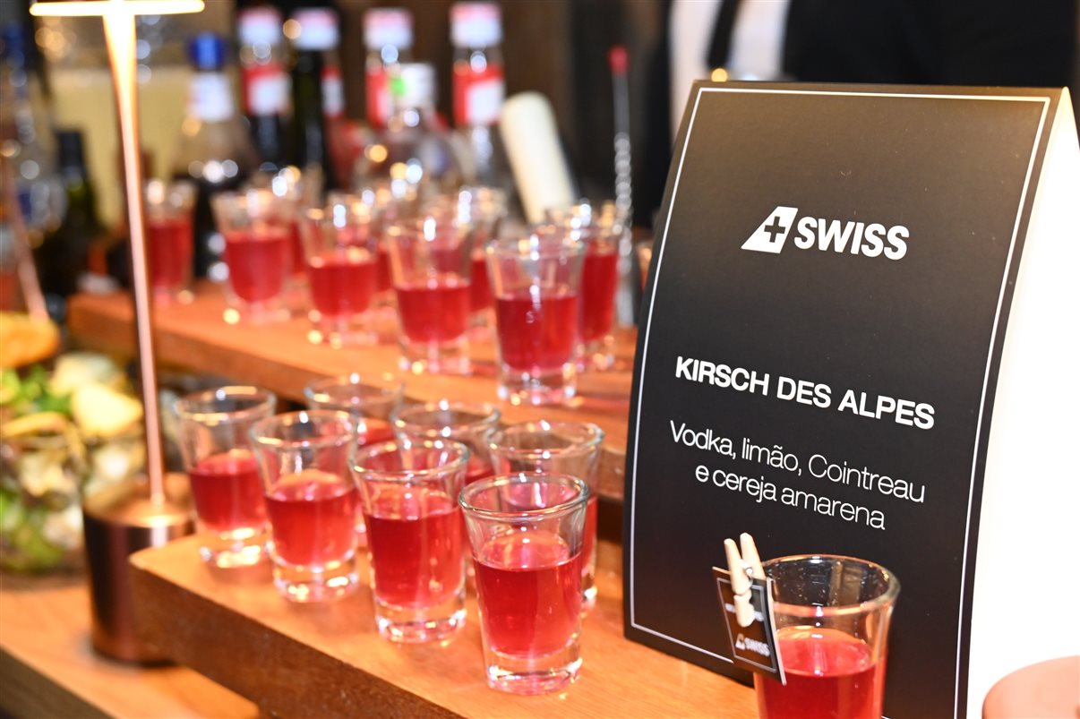 Kirsch des Alpes, o drink em homenagem a Swiss