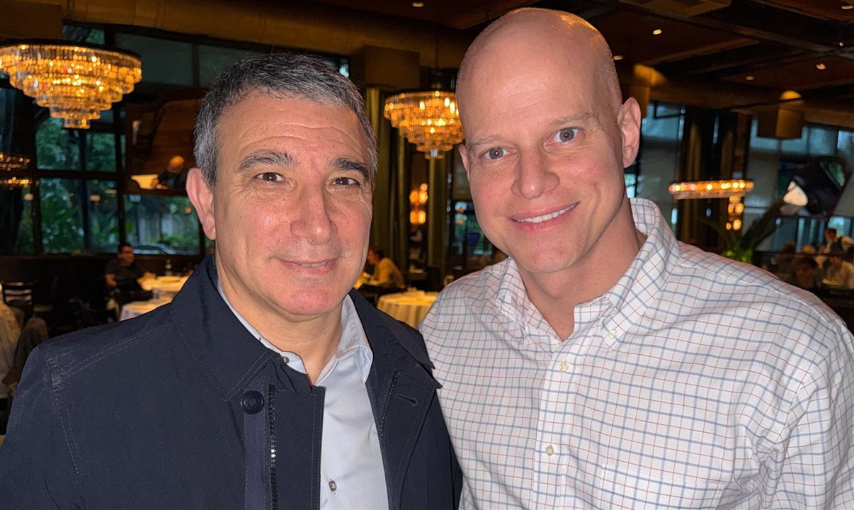 Fabián Lombardo, CEO da Aerolíneas Argentinas, com Zé Alcorta, CEO da PANROTAS