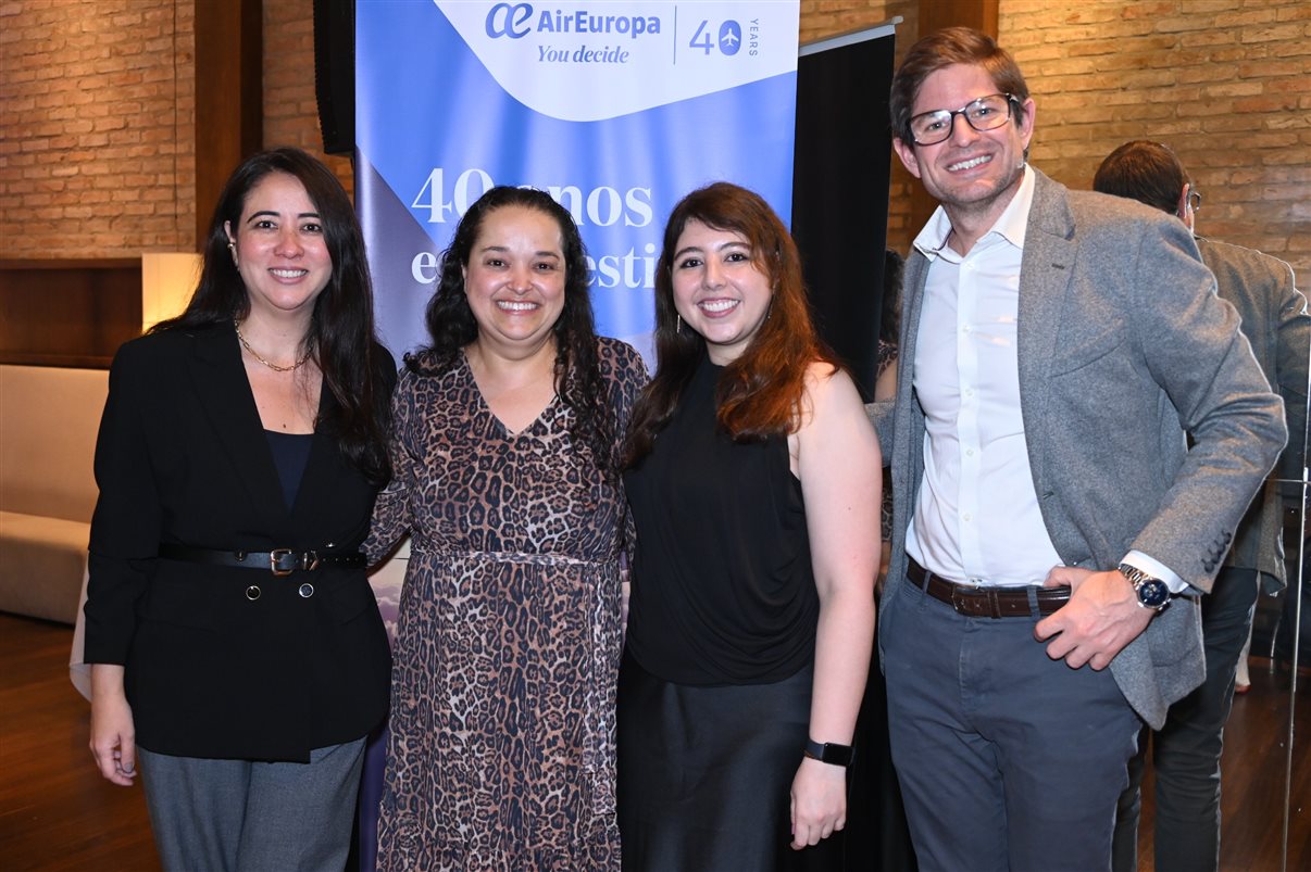 Mariana Fiore, da Air Europa, Adina Gomes, da Soprema, Mariana Campos e Gonzalo Romero, da Air Europa