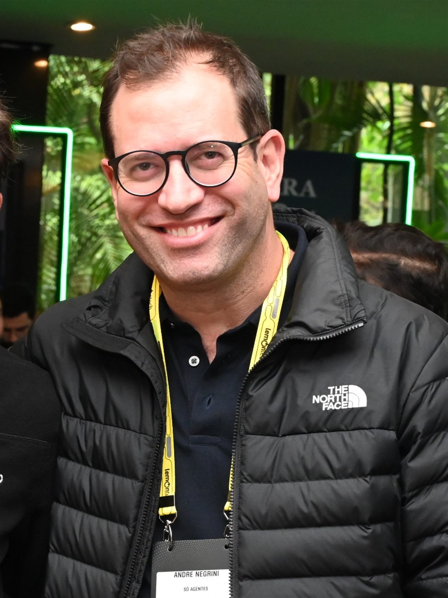 Andr&eacute; Negrini, agente de viagens, podcaster e fundador da comunidade S&oacute; Agentes