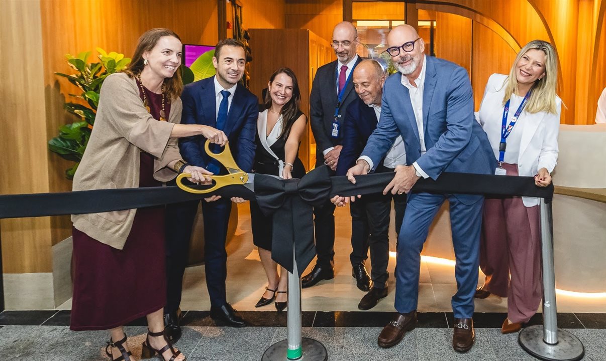 Cerimônia de inauguração do Amaní Lounge