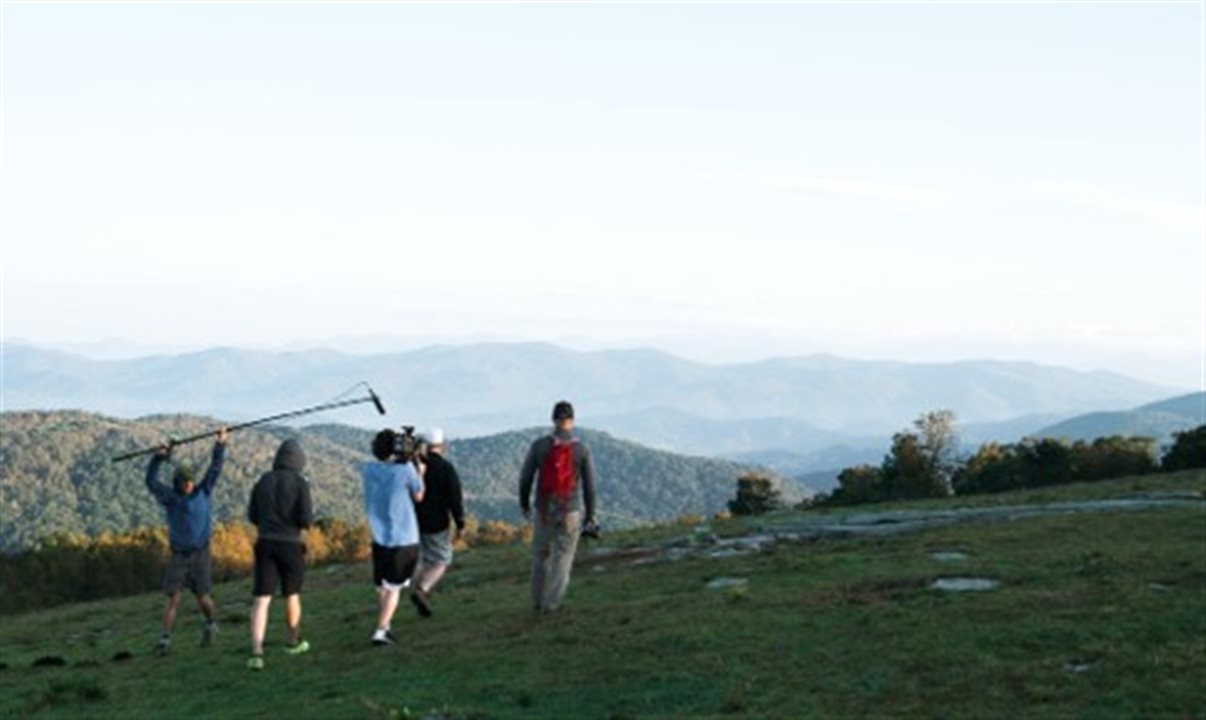 Quase um em cada cinco viajantes globais relata ter reservado uma viagem a um destino após vê-lo em um programa de TV ou filme