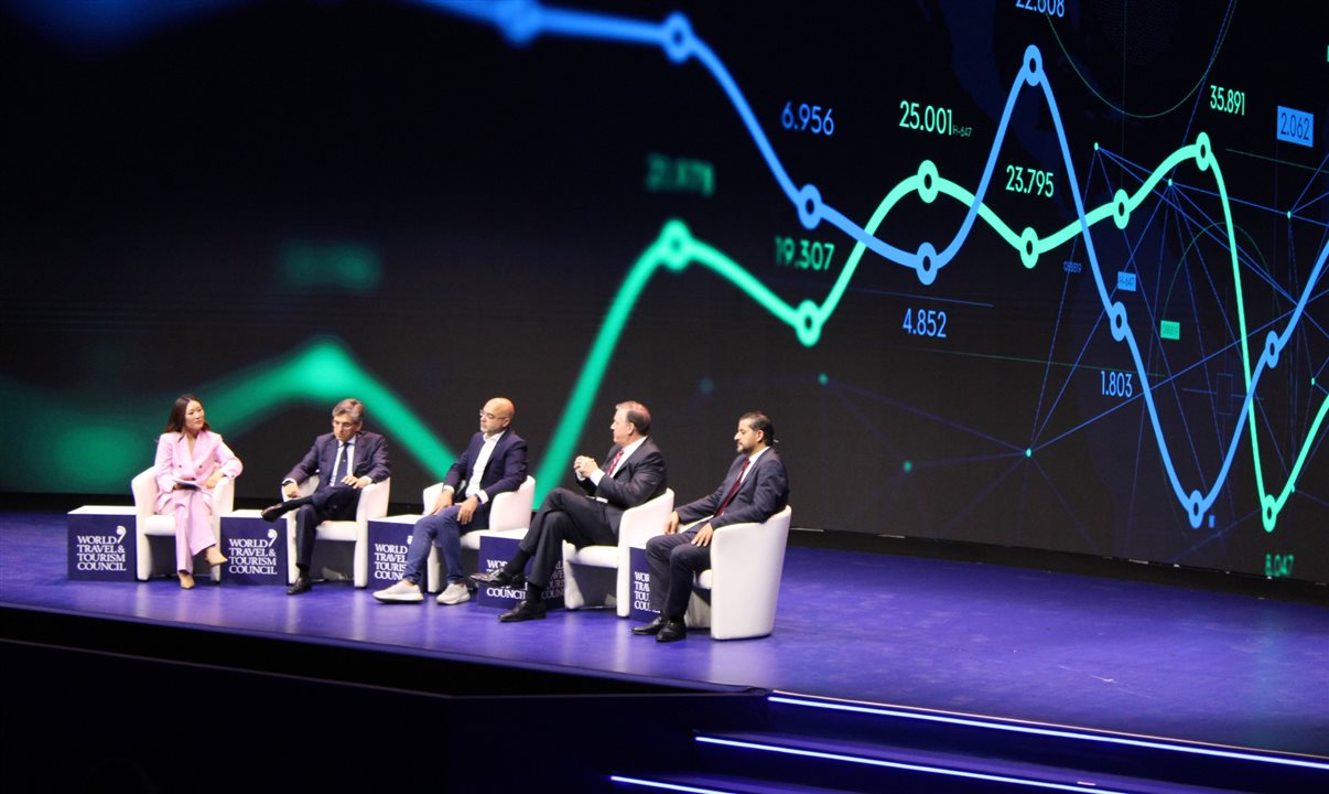 Olivia Kinghorst com Carlo Bonomi, da Investindustrial, Hamza Farooqui, do Millat Group, Robert O’Leary, da U.S. Secretary for Travel and Tourism, e Thabet Al Nabulsi, da Aqaba Special Economic Zone Authority