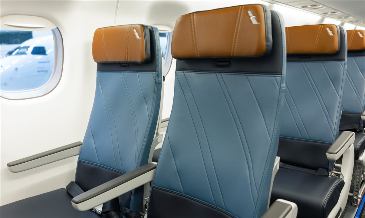 A Embraer anunciou hoje a entrega à American Airlines do primeiro E175 com assentos Recaro de nova geração