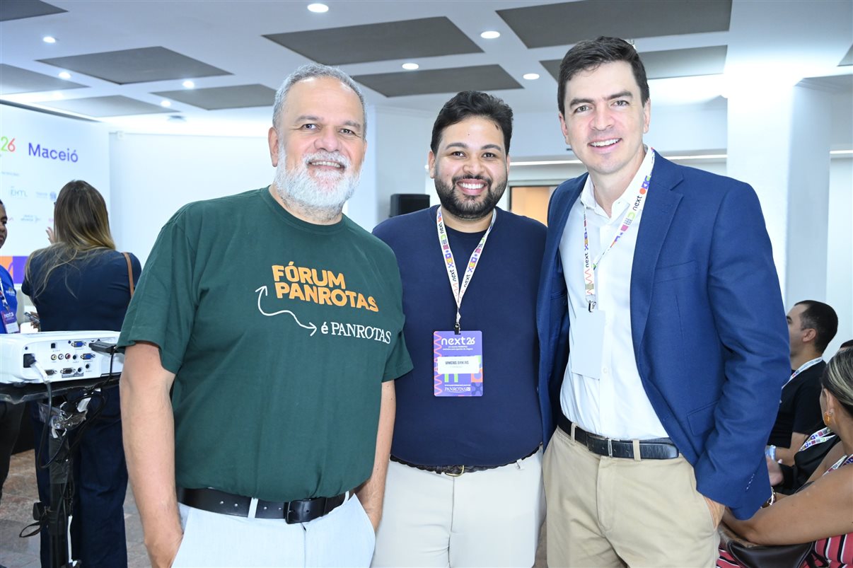 Artur Andrade, da PANROTAS, Vinicius Dantas, de Curaçao, e Guilherme Dietze, da FecomércioSP