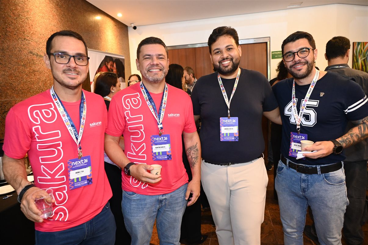 Bruno Lyra e Newton Barreto, da Sakura, Vinicius Dantas, do Turismo de Curaçao, e Rafael Medeiros, do Club Med
