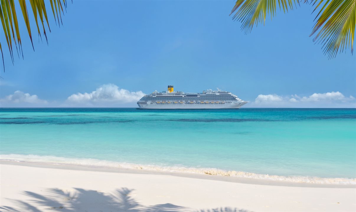 Os roteiros da Costa Cruzeiros pelo Caribe incluem destinos de águas cristalinas, praias tropicais e paisagens que revelam a diversidade natural da região