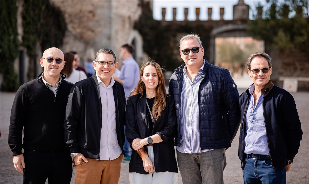 Ronnie Correa, da Abreu, Fabiano Camargo e Marina Figueiredo, da Braztoa, com Marco Sequeira e Ricardo Figueiredo, da Apavt