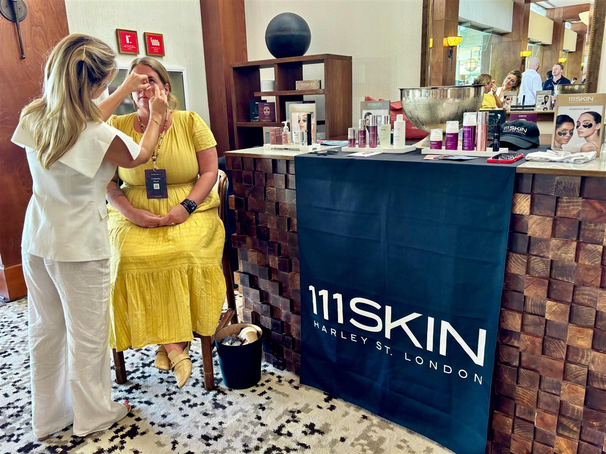 Ativação da 111Skin, marca britânica de dermocosméticos de alto padrão