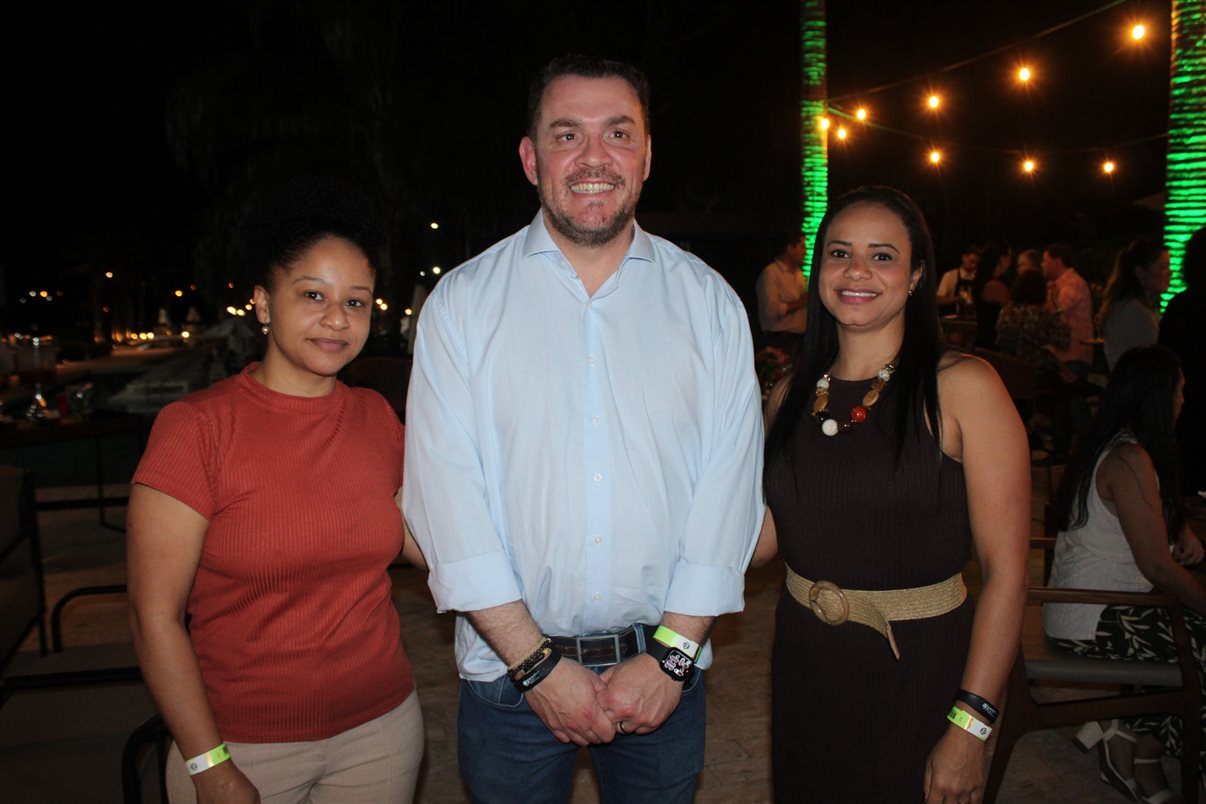 Marli Santos, Douglas Camargo e Daiana Moreira, da Abracorp