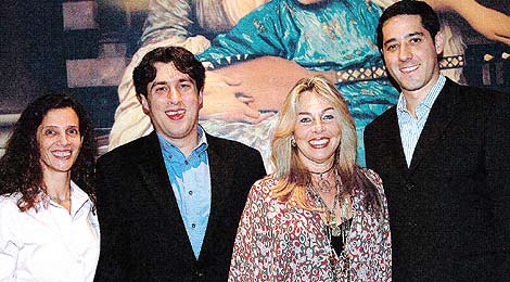 Jane Terra, gerente de Marketing e Vendas do Busch Entertainment para o Brasil, Alexandre Gurgel e Ana Lucia Gurgel, da New It, e Marcos Barros, gerente de Vendas da Universal Jane Terra, gerente de Marketing e Vendas do Busch Entertainment para o Brasil, Alexandre Gurgel e Ana Lucia Gurgel, da New It, e Marcos Barros, gerente de Vendas da Universal