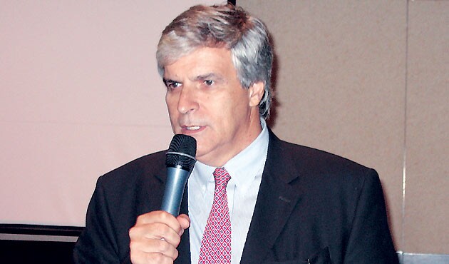 O presidente da Ocean Air, Carlos Ebner, durante coletiva de impresa no hotel Blue Tree Ibirapuera, em São Paulo, nesta manhã