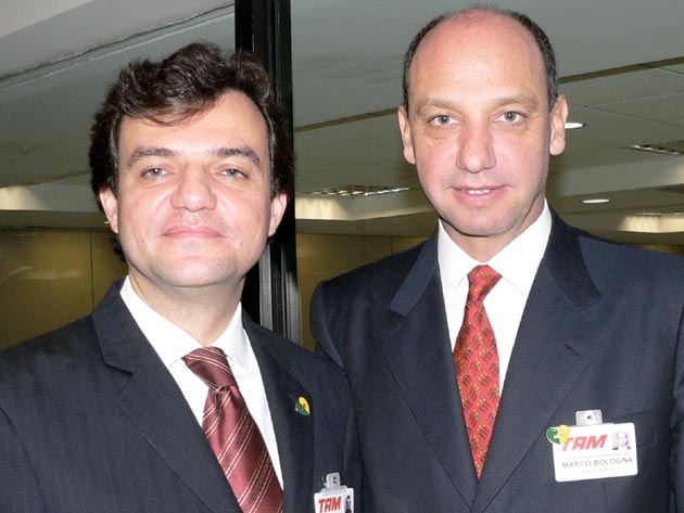O vice-presidente Financeiro, Líbano Barroso, e o presidente da companhia, Marco Antonio Bologna, na Bovespa, em 2005