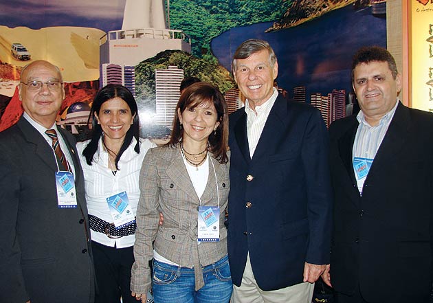 Rosilvado Aziz, presidente da Avirrp, Teresa Neuma, da Secretaria do Turismo do Ceará; Carmen Inês, da Setur-CE; Welson Gasparini, prefeito de Ribeirão Preto; e Everardo Matias, representando o secretário do Turismo do Ceará, Bismarck Maia Rosilvado Aziz, presidente da Avirrp, Teresa Neuma, da Secretaria do Turismo do Ceará; Carmen Inês, da Setur-CE; Welson Gasparini, prefeito de Ribeirão Preto; e Everardo Matias, representando o secretário do Turismo do Ceará, Bismarck Maia