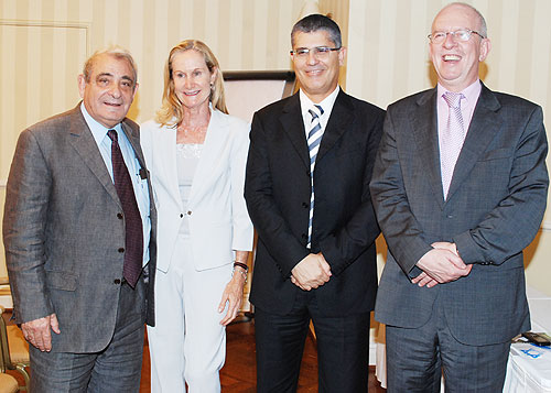 A diretora da El Al Brasil, Priscila Golczewsky, com o CEO da empresa, Haim Romano (à dir.), e mais dois executivos da aérea, Izy Cohen e Walter Wasercier, no hotel Sofitel São Paulo
