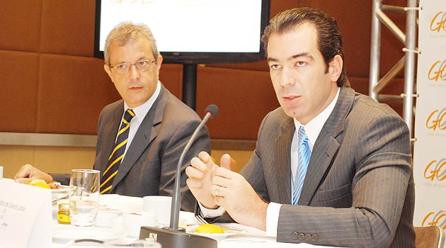 Os presidentes da Unidas, António Lemos, e da Gol, Constantino de Oliveira Jr. Os presidentes da Unidas, António Lemos, e da Gol, Constantino de Oliveira Jr.