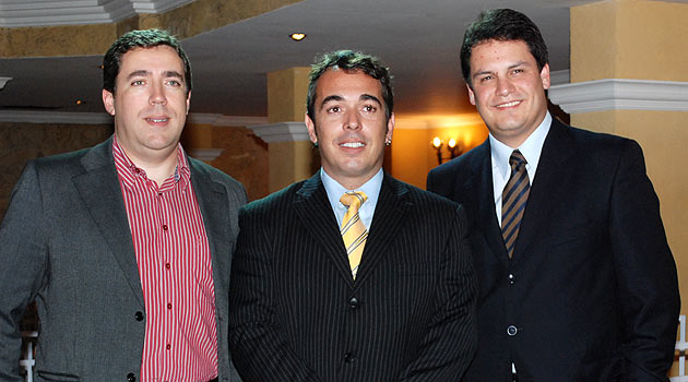Na home o gerente geral do Il Campanario, Carlos Kiehl; acima, ele com Cincinato Lui e Gerson Nascimento Teixeira, ambos da Jurerê Internacional Administração Hoteleira (JIAH)