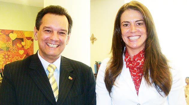 Dias, da Tap, e a secretária de Turismo de Minas Gerais, Érica Drumond