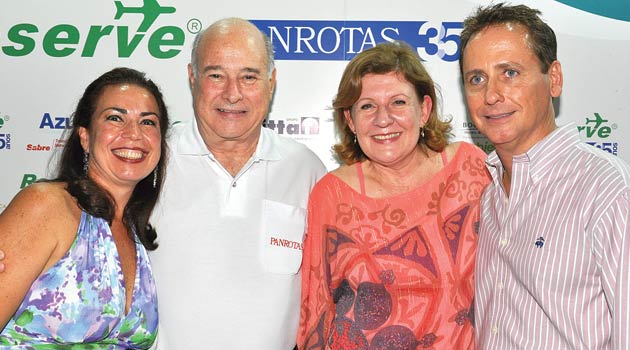 Solange e Luís Fernando Vabo, do Reserve, ladeiam Guillermo Alcorta e Heloisa Prass, da PANROTAS Solange e Luís Fernando Vabo, do Reserve, ladeiam Guillermo Alcorta e Heloisa Prass, da PANROTAS
