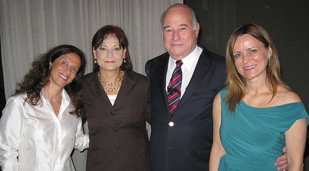 Jane Terra (Orlando CVB), Lisha Duarte (Sea World Parks & Entertainment), José Guillermo Alcorta (PANROTAS) e Ana Maria Donato (Imaginadora), no evento em São Paulo Jane Terra (Orlando CVB), Lisha Duarte (Sea World Parks & Entertainment), José Guillermo Alcorta (PANROTAS) e Ana Maria Donato (Imaginadora), no evento em São Paulo