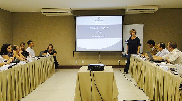 Viviânne Martins dá as boas-vindas aos gestores