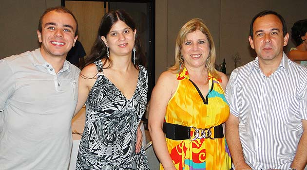 Viviânne Martins dá as boas-vindas aos gestores