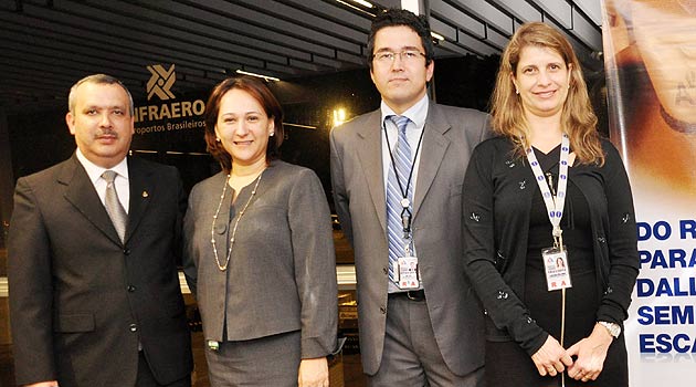 Rafael Sanchez, diretor de Aeroporto, Frances Piña, Elio Hamaoka, coordenador operacional de Aeroporto, e Jacqueline Silva<br/>