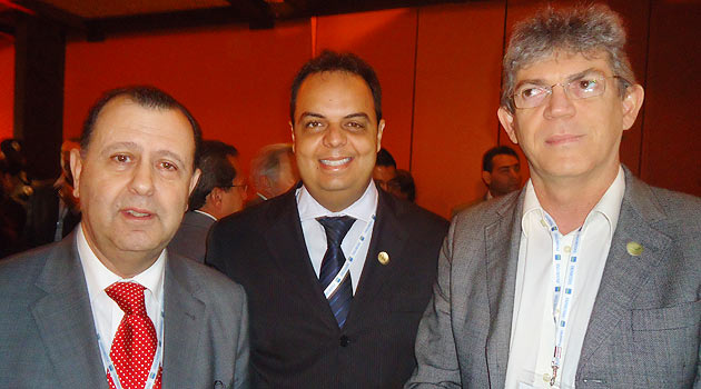 Antonio Azevedo, provável próximo presidente da Abav Nacional; Beto Brunet, presidente da Abav-PB; e Ricardo Coutinho, governador da Paraíba<br/>