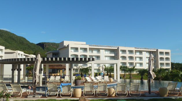 Na home, o diretor de Experiência do complexo Rio Quente Resorts, Manoel Carlos Cardoso; acima, a piscina Infinitus Na home, o diretor de Experiência do complexo Rio Quente Resorts, Manoel Carlos Cardoso; acima, a piscina Infinitus