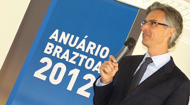 Na home e aqui, o presidente da Braztoa, Marco Ferraz apresenta dados sobre o anuário da entidade