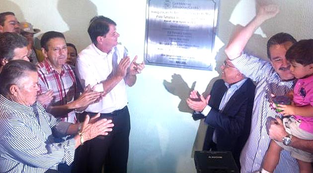 Cid Gomes, Gastão Vieira e Bismarck Maia inauguram aeroporto (foto: Governo do Ceará)