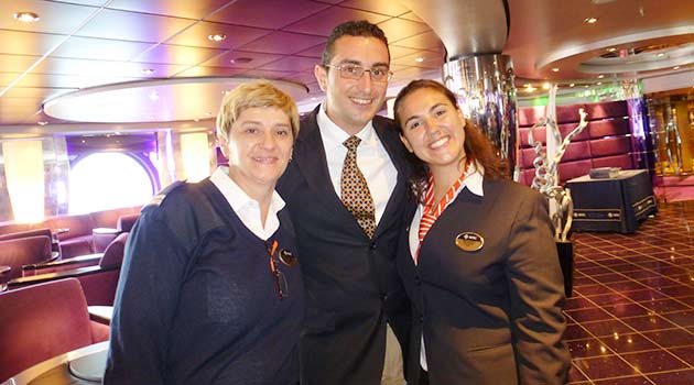 Maresca entrega uma placa de agradecimento ao inspetor-chefe da Alfândega do Porto de Santos, Cleiton Simões