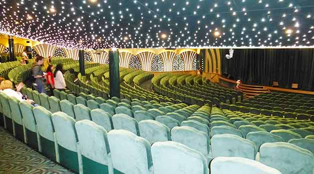 Maresca entrega uma placa de agradecimento ao inspetor-chefe da Alfândega do Porto de Santos, Cleiton Simões