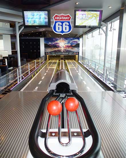 Maresca entrega uma placa de agradecimento ao inspetor-chefe da Alfândega do Porto de Santos, Cleiton Simões