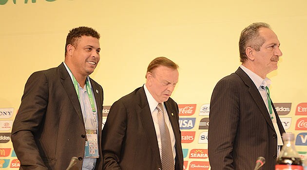 O ex-atacante Ronaldo, o presidente da CBF, José Maria Marin, e o ministro do Esporte, Aldo Rebelo