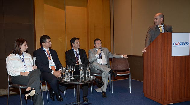 Na home, Heber Garrido (Transamérica Hospitality Group); acima, ele ao lado de Ana Luísa Prado (Camargo Corrêa), Marcus Silveira (Gol), Flávio Monteiro (Blue Tree Hotels) e Sérgio Sanches (CWT) Na home, Heber Garrido (Transamérica Hospitality Group); acima, ele ao lado de Ana Luísa Prado (Camargo Corrêa), Marcus Silveira (Gol), Flávio Monteiro (Blue Tree Hotels) e Sérgio Sanches (CWT)