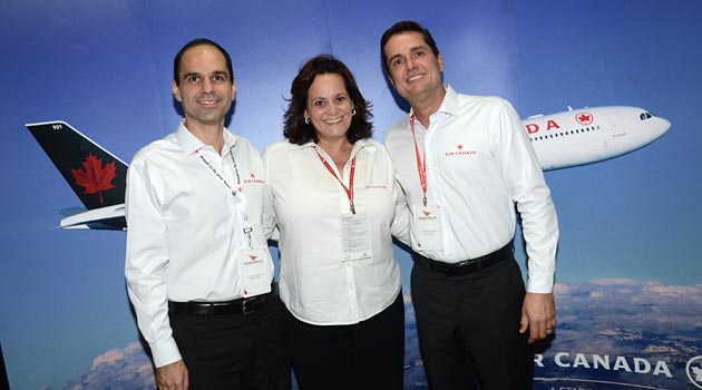 Hugo Franco, Sandra Passetto e Gleyson Ranieri, todos da Air Canada, na sala da empresa no Encontro Ancoradouro