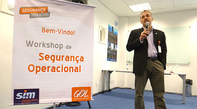 Na home, o presidente da Gol, Paulo Kakinoff, durante abertura do workshop; acima, o diretor de Operações, Pedro Scorza, que ministrou uma das palestras