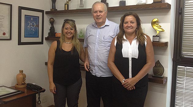 Paulo Senise entre Marcia Pessoa, gerente de Congressos & Turismo do Rio CVB, e Margareth Carvalho,  coordenadora de Turismo do Sebrae-RJ