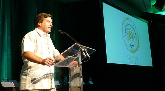 O diretor geral da Nascimento Turismo, Plínio Nascimento, discursa na abertura do Nastur 2014