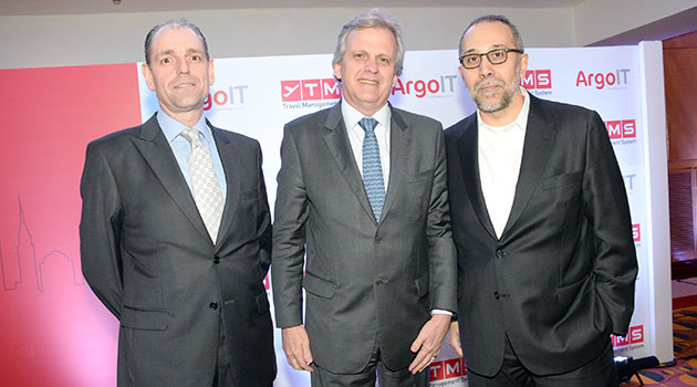 Luigi Botto, da Clic Holding, com Edmar Bull, da Copastur e presidente da Abracorp, e Rui Alves, da Gapnet