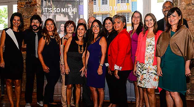 Tathiana Leal, à esquerda, e Ana Maria Donato, à direita, ambas da Imaginadora, com representantes de Miami Tathiana Leal, à esquerda, e Ana Maria Donato, à direita, ambas da Imaginadora, com representantes de Miami